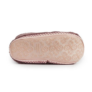 Bedroom Athletics Monroe faux fur slipper with hard sole, soft pink, bottom sole view
